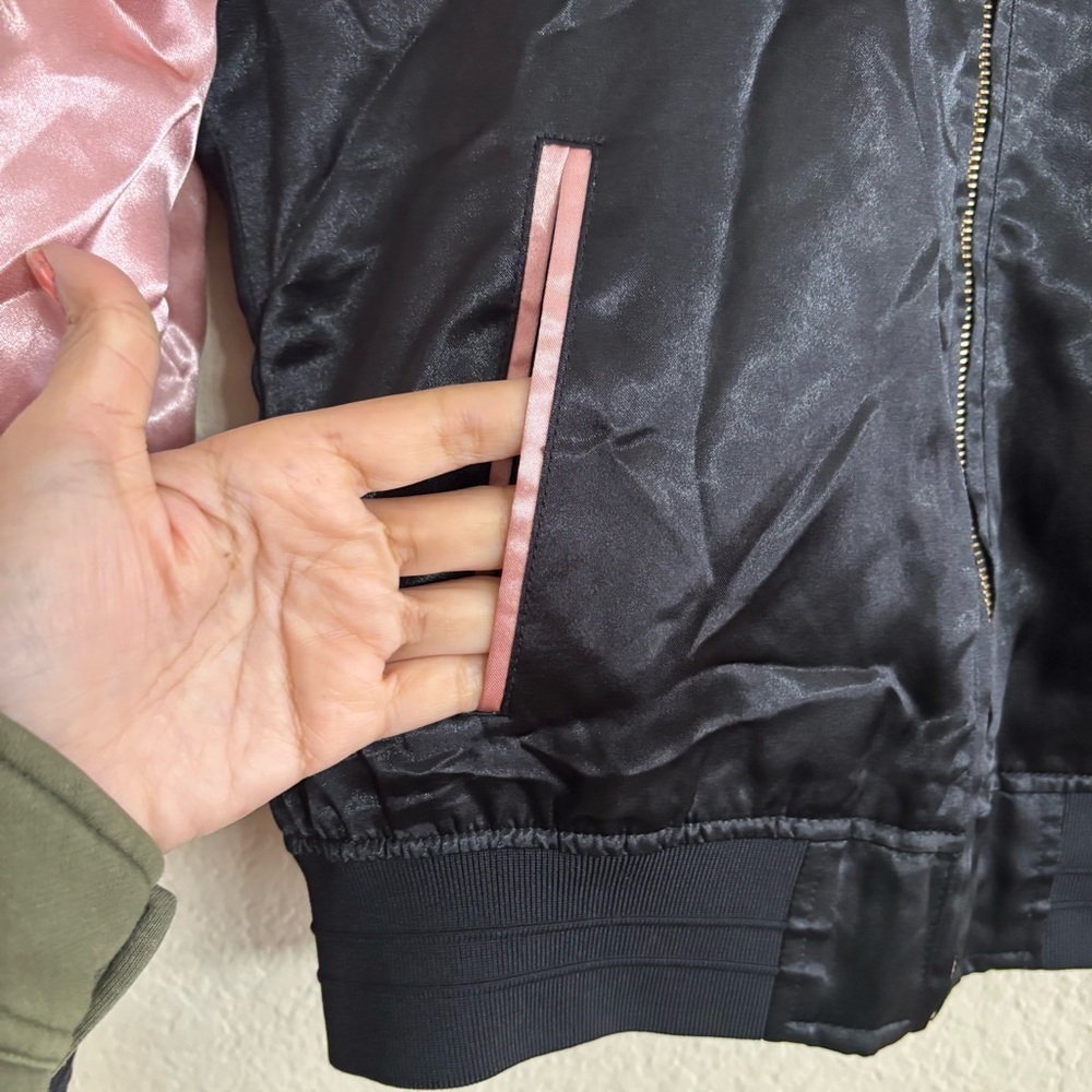 Forever 21 Bomber Jacket Small Black Pink Satin Floral Embroidered Zip Up - Picture 4 of 6